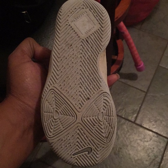 Nike Kyrie - Picture 3 of 3